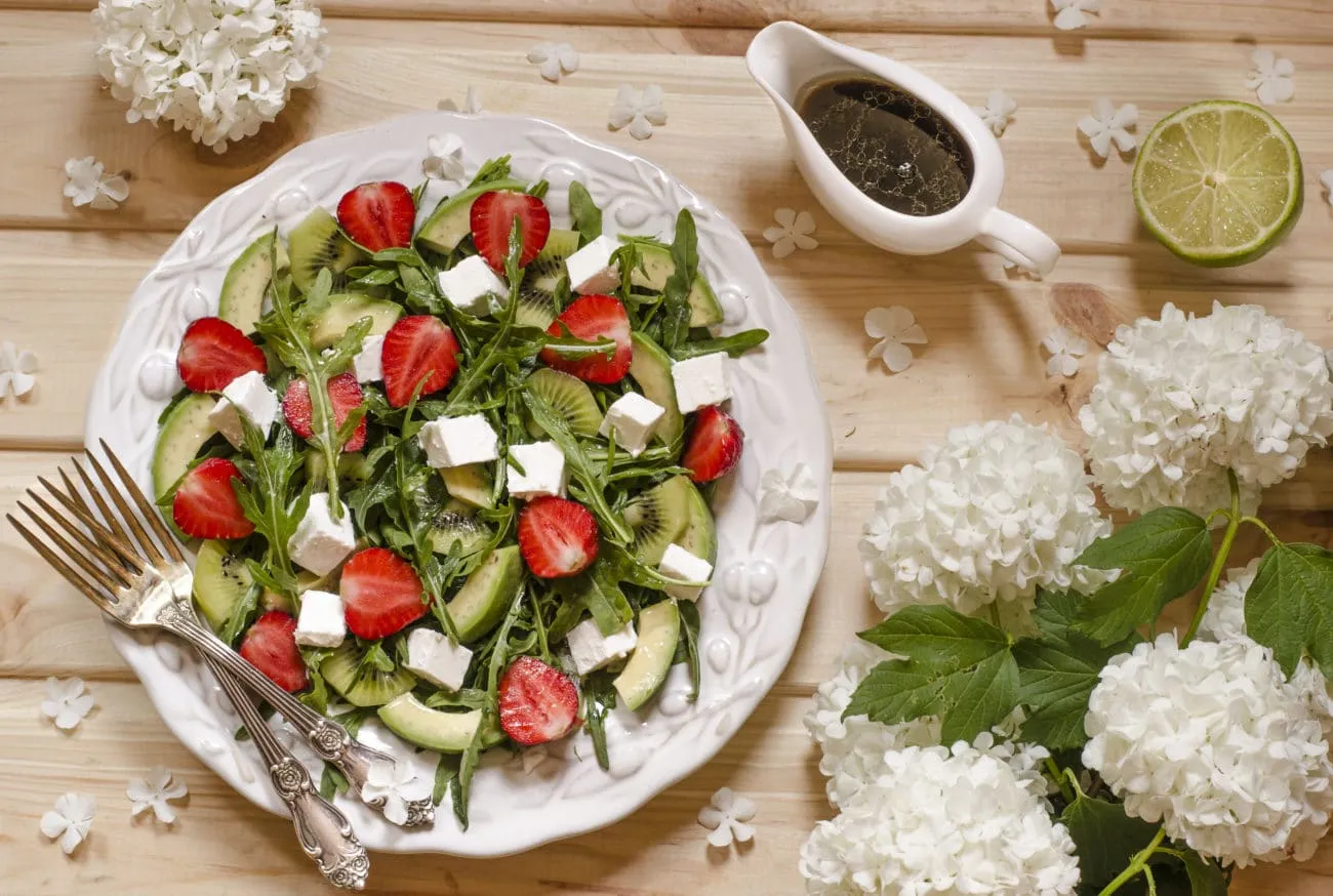 La ricetta dell'insalata di kiwi, fragole e tofu realizzata da Cose Buone